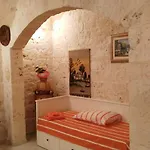 La Pietra فندق مبيت وإفطار 3*
