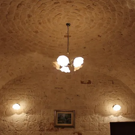 La Pietra Castellana Grotte